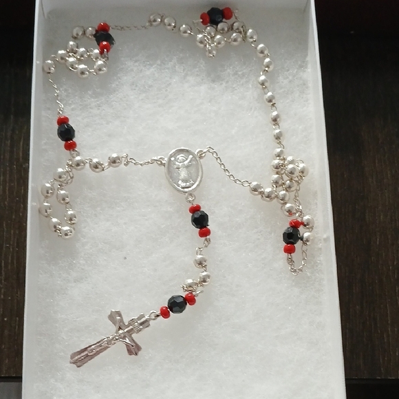 Elegant Silver and Red Rosary Necklace - Picture 5 of 5